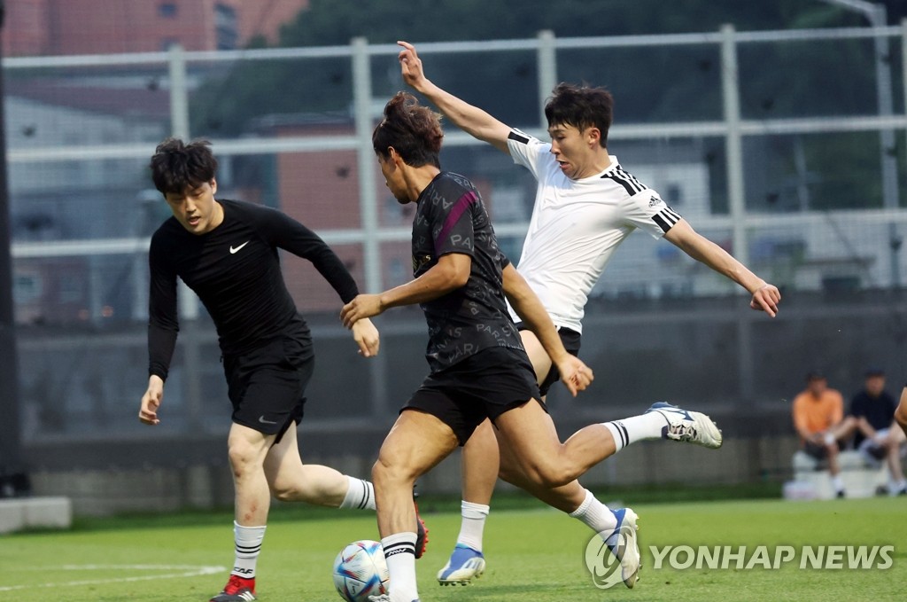드리블하는 손흥민