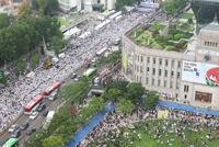 3년 만에 서울광장 돌아온 퀴어축제…인근서는 맞불 집회(종합)