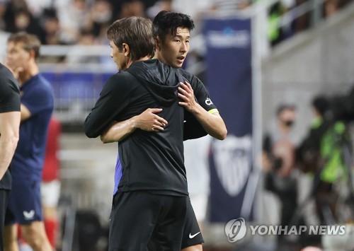 주춤한 손흥민 감싸는 콘테 감독 "절대 문제 되지 않아"