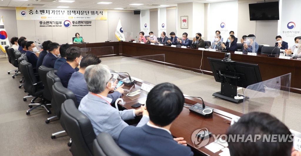 이영 장관, 중소벤처기업부 정책자문단 위촉식 진행