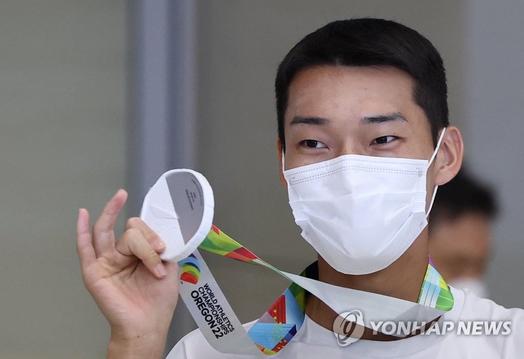 한국 육상 최초 세계선수권 은메달리스트 우상혁