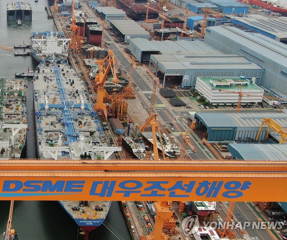 Work is under way to launch a 300,000-ton very large crude oil carrier (VLCC), built by Daewoo Shipbuilding & Marine Engineering Co., into water at a shipyard on Geoje Island, about 400 kilometers south of Seoul, in this photo provided by DSME on July 23, 2022. (PHOTO NOT FOR SALE) (Yonhap)