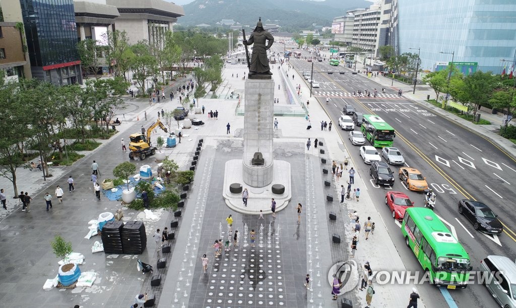 시민들 품으로 돌아온 광화문 광장