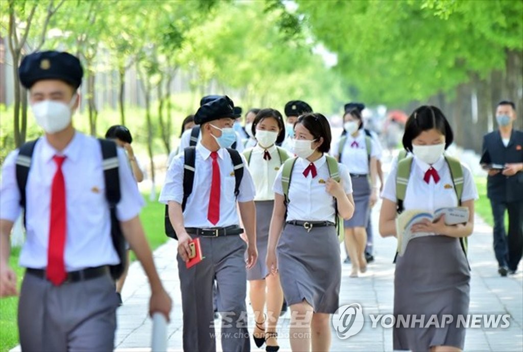 북한 대학생들의 교복