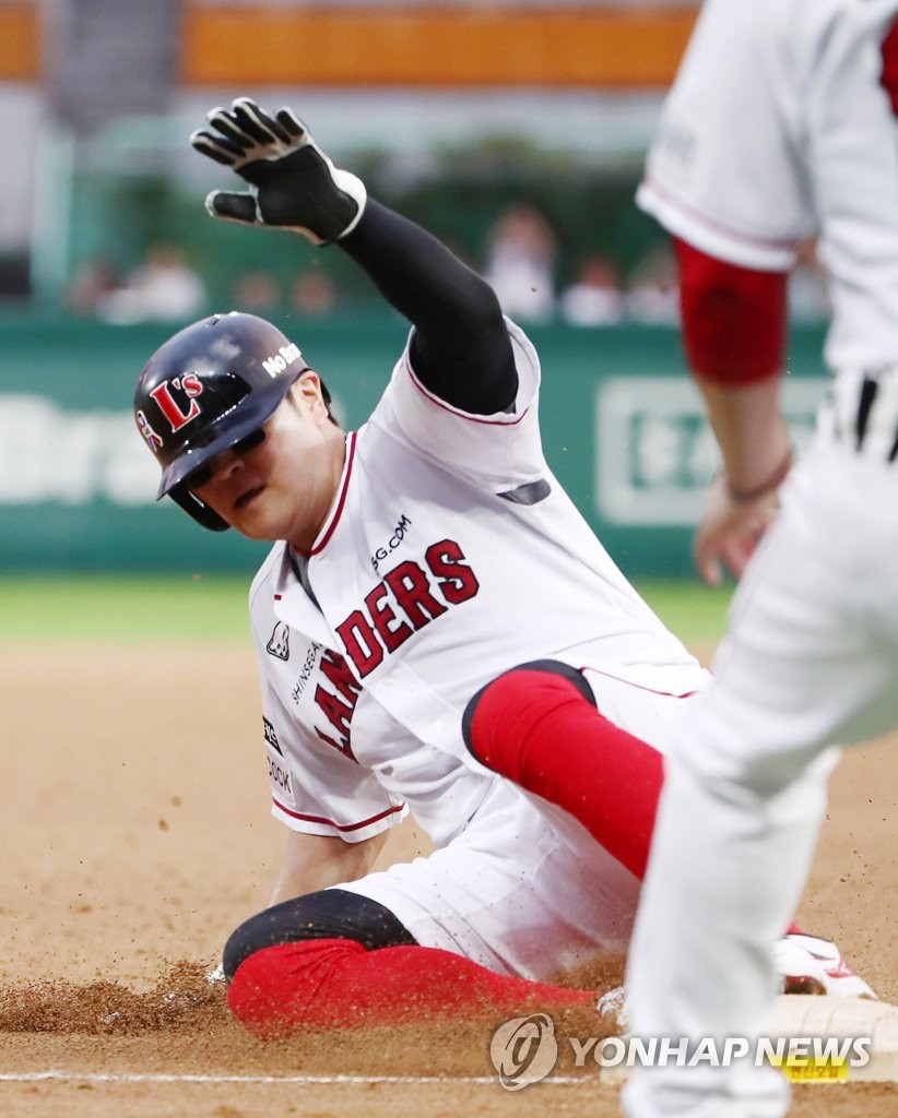 Choo Shin-soo of the SSG Landers slides into third base against the KT Wiz during the bottom of the third inning of a Korea Baseball Organization regular season game at Incheon SSG Landers Field in Incheon, 30 kilometers west of Seoul, on Aug. 11, 2022. (Yonhap)