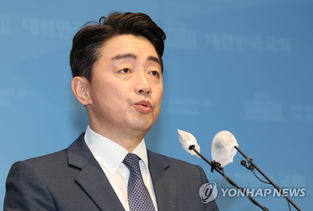 강훈식, 민주 당대표 후보 사퇴