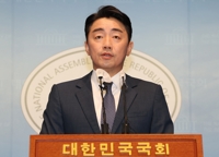 강훈식 단일화없이 사퇴…민주 전대, 이재명-박용진 2파전 재편(종합)