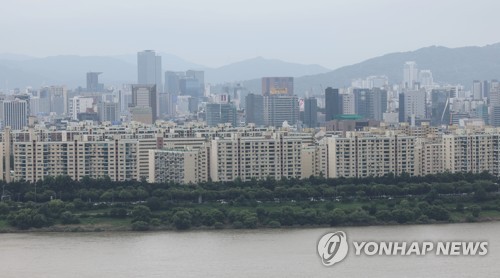 La foto, tomada el 15 de agosto de 2022, muestra el complejo de apartamentos de Hyundai, en Apgujeong, en el sur de Seúl.