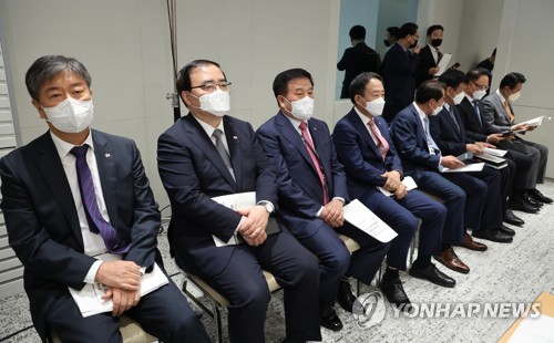윤 대통령 기자회견 참석한 참모들