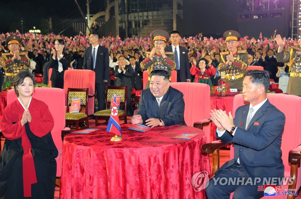 북한 정권수립 74주년 경축행사 참석한 김정은·리설주 부부