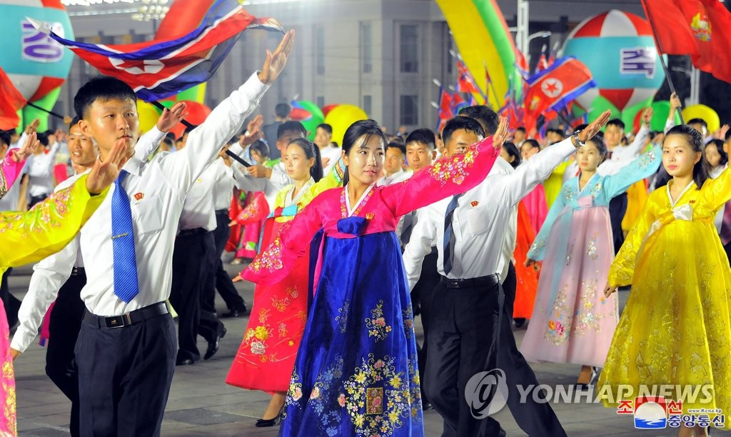 북한, 정권수립 74주년 경축 청년학생들 야회 및 축포발사