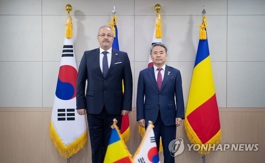 S. Korean, Romanian defense chiefs' talks