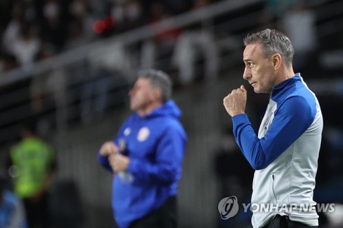 South Korea head coach Paulo Bento watches his team in action against Costa Rica during the countries' men's friendly football match at Goyang Stadium in Goyang, Gyeonggi Province, on Sept. 23, 2022. (Yonhap)