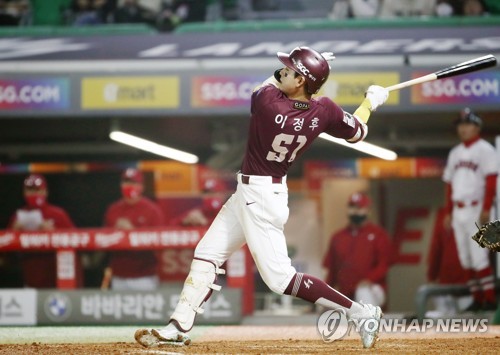 S. Korean baseball legend Lee Dae-ho retires after 22 seasons