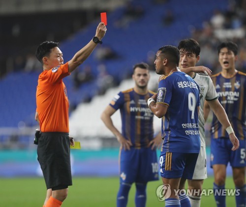 'FA컵 패배' 울산 홍명보 "레오나르도 퇴장, 바보 같은 플레이"