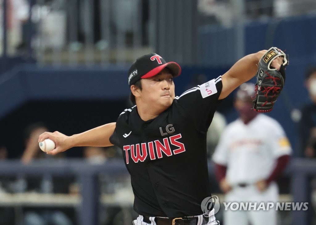 In this file photo from Oct. 28, 2022, LG Twins closer Go Woo-suk pitches against the Kiwoom Heroes during the bottom of the eighth inning of Game 4 of the second round in the Korea Baseball Organization postseason at Gocheok Sky Dome in Seoul. (Yonhap)