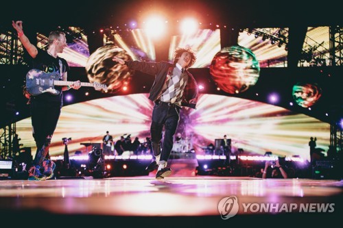 Jin, a member of K-pop juggernaut BTS, performs his first solo single, "The Astronaut," with the British rock band Coldplay during its concert at a stadium in Buenos Aires on Oct. 28, 2022, in this photo provided by Big Hit Music, BTS' agency, (PHOTO NOT FOR SALE) (Yonhap)