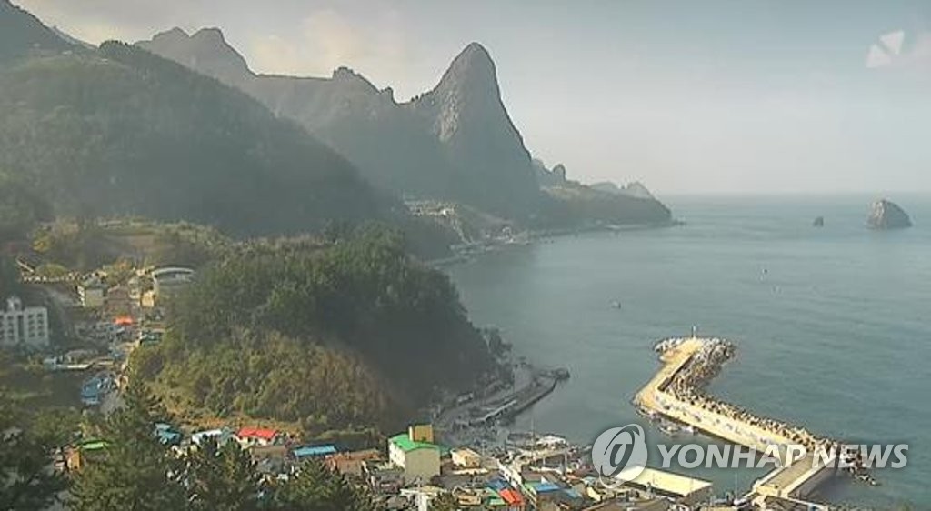 Ile d'Ulleung. (Capture de la radio Internet d'Ulleung et de Dokdo. Revente et archivage interdits) 