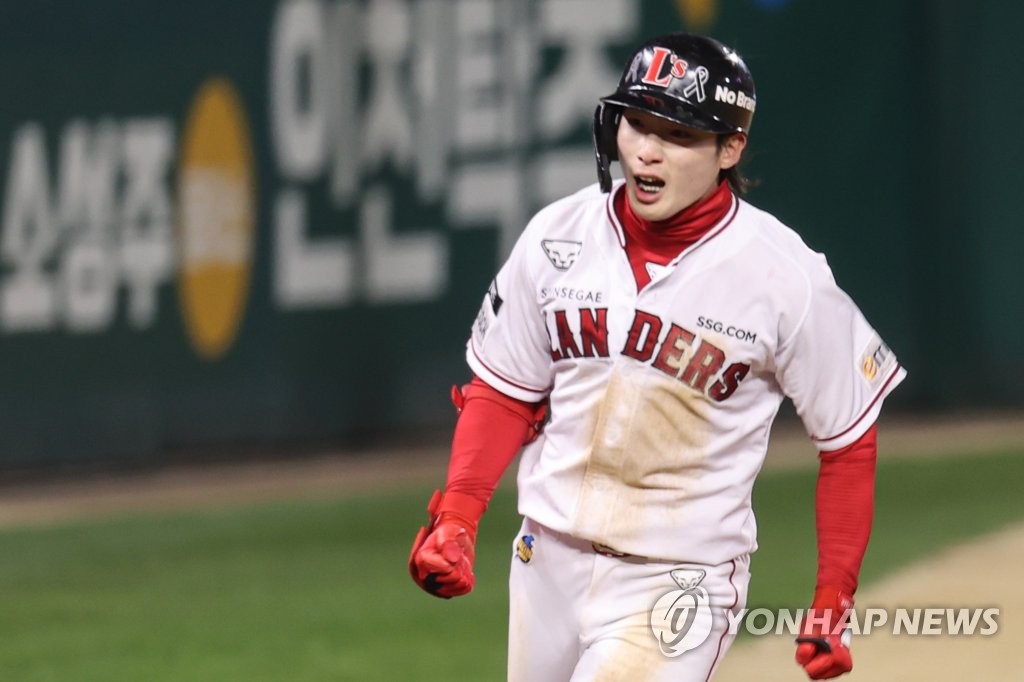 Choi Ji-hoon of the SSG Landers celebrates his two-run home run against the Kiwoom Heroes during the bottom of the fifth inning of Game 2 of the Korean Series at Incheon SSG Landers Field in Incheon, 30 kilometers west of Seoul, on Nov. 2, 2022. (Yonhap)