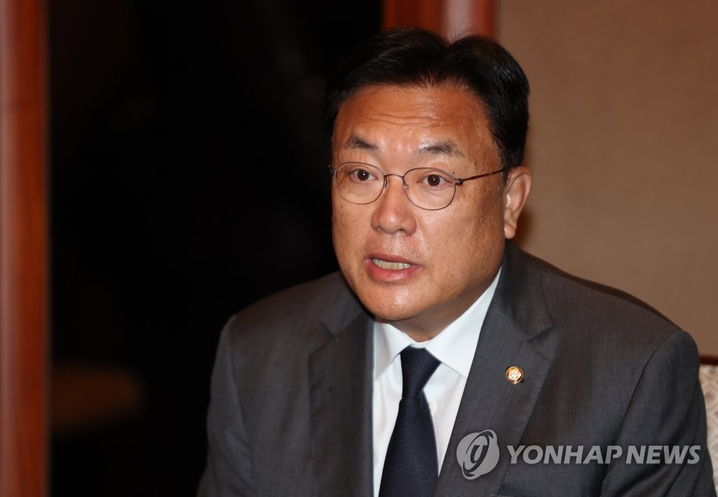 Rep. Chung Jin-suk, leader of the ruling People Power Party and chair of the Korea-Japan Parliamentarians' Union, speaks to a news conference at Lotte Hotel in Seoul on Nov. 3, 2022. (Yonhap)