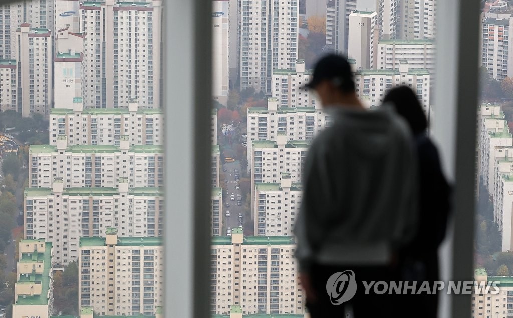 서울 송파구 롯데월드타워 서울스카이에서 바라본 서울 시내 아파트 단지의 모습. [연합뉴스 자료사진]