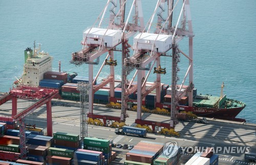 Las exportaciones caen un 2,8 por ciento en los 10 primeros días de noviembre