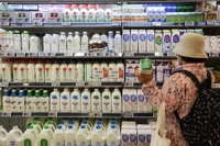 실질소득 2.8%↓, 13년만에 최대 감소…먹거리 소비부터 줄였다(종합)
