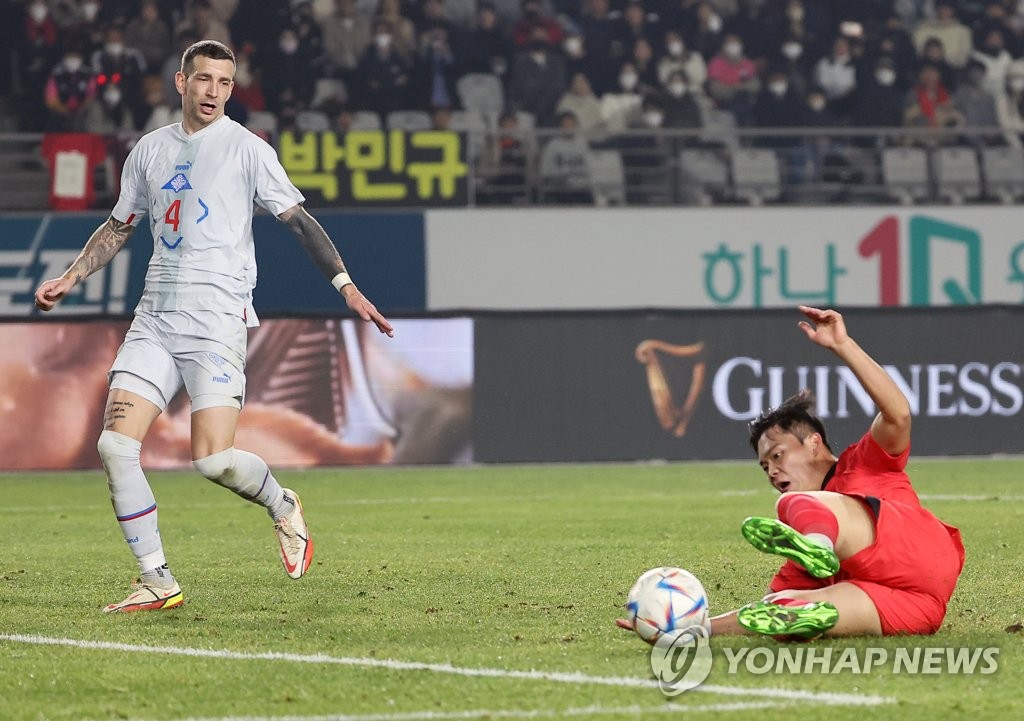 South Korean forward Oh Hyeon-gyu (R) falls while attempting a shot against Iceland in their friendly football match at Hwaseong Sports Complex Main Stadium in Hwaseong, Gyeonggi Province, on Nov. 11, 2022. (Yonhap) 