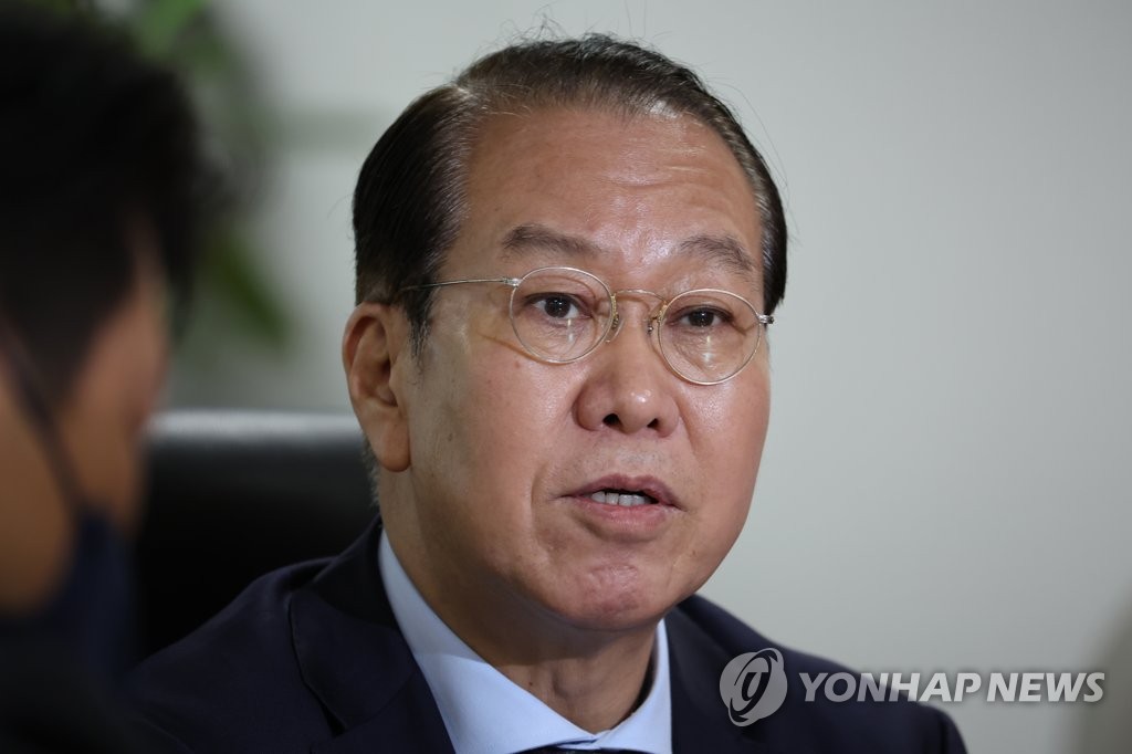 Le ministre de l'Unification Kwon Young-se donne une interview à l'agence de presse Yonhap le 16 novembre 2022 au complexe gouvernemental à Séoul. 