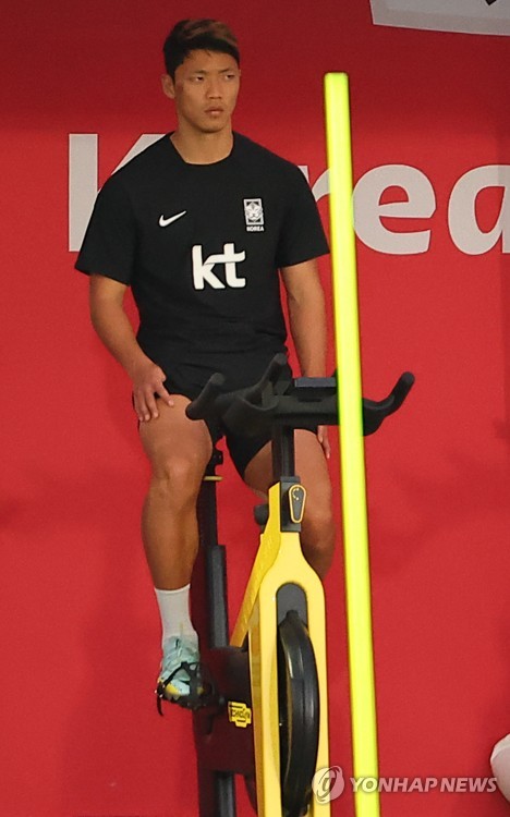 Hwang Hee-chan of South Korea rides a stationary bicycle while preparing for the FIFA World Cup at Al Egla Training Site in Doha on Nov. 22, 2022. (Yonhap)