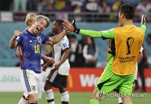 [월드컵] 사우디에 이어 일본도 우승 후보 격파…이제 벤투호 차례