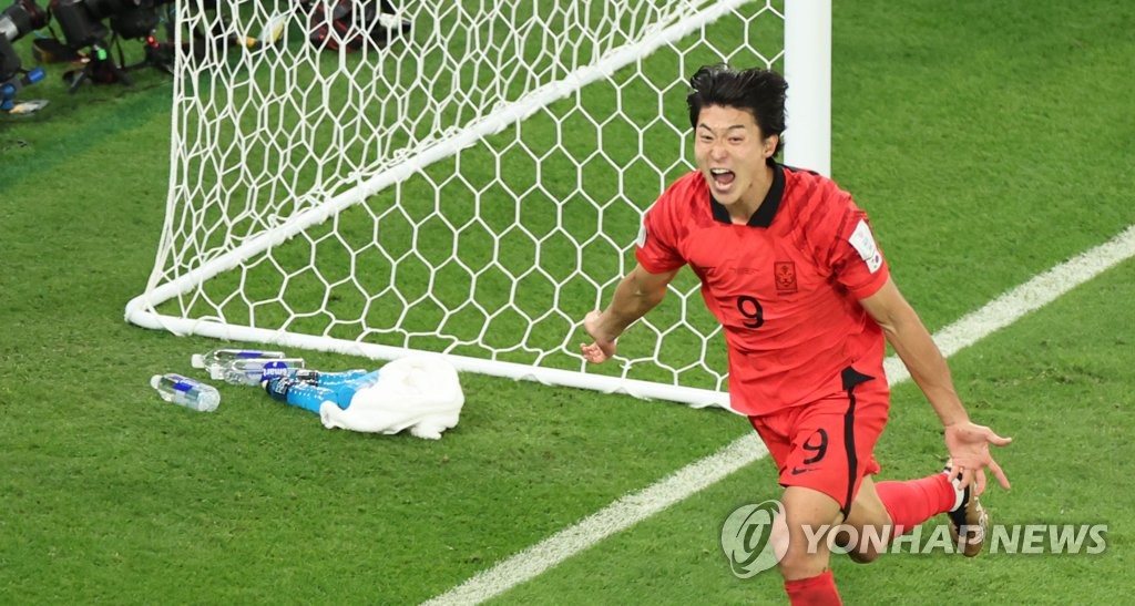 Cho Gue-sung of South Korea celebrates his goal against Ghana during the countries' Group H match at the FIFA World Cup at Education City Stadium in Al Rayyan, west of Doha, on Nov. 28, 2022. (Yonhap)