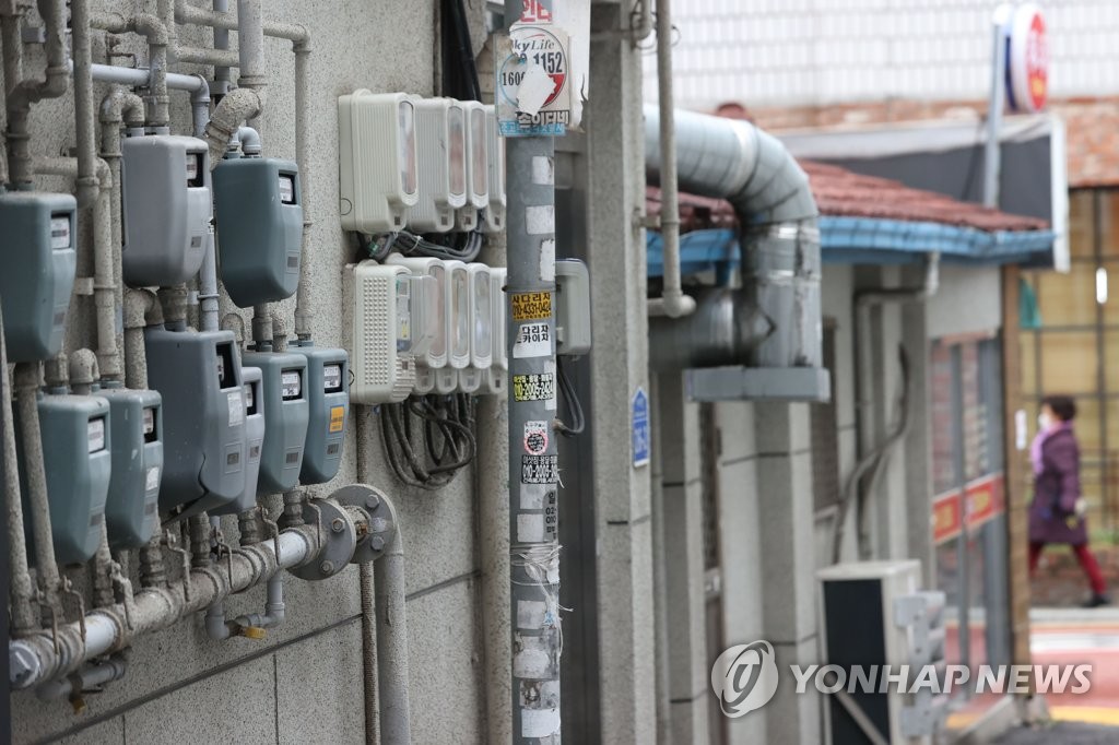 서울의 한 주택가 전기계량기 