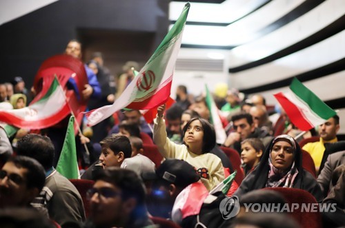 [월드컵] 테헤란서 만난 이란인들 "시위 지지해도 미국전은 응원했는데…"