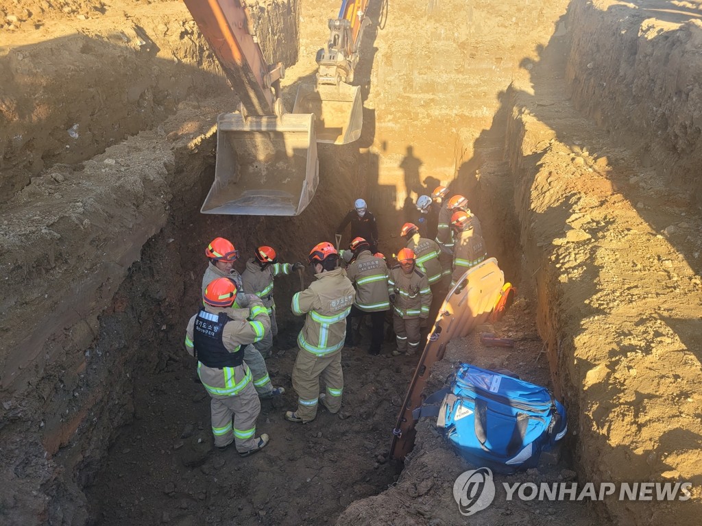 Workers buried at cultural asset excavation site