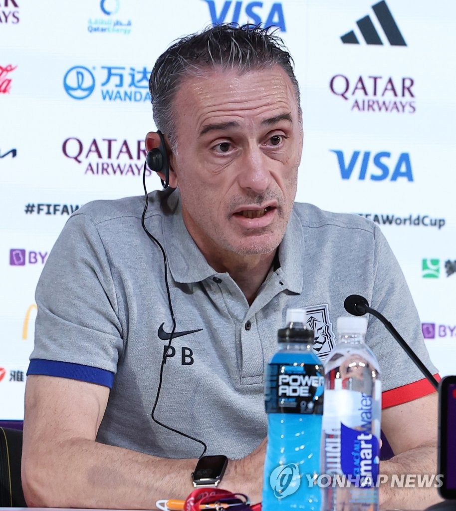 South Korea head coach Paulo Bento speaks at a press conference at the Main Media Centre for the FIFA World Cup in Al Rayyan, west of Doha, on Dec. 4, 2022, the eve of his team's round of 16 match against Brazil. (Yonhap)