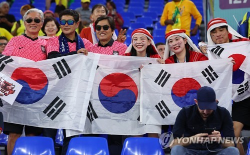 [월드컵] "16강전 보려고 비행기 표도 바꿨어요"…팬들의 열정도 뜨겁다