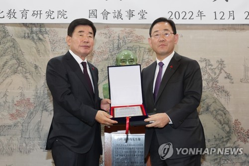 주호영 원내대표, 제24회 백봉신사상 대상 수상