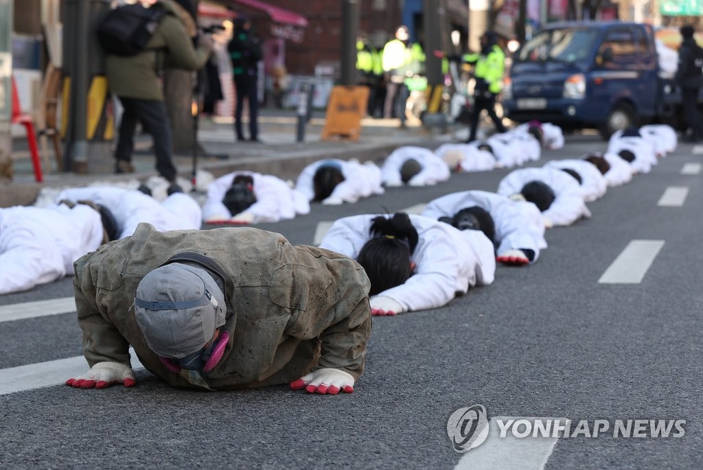 노조법 개정안 처리 촉구 오체투지