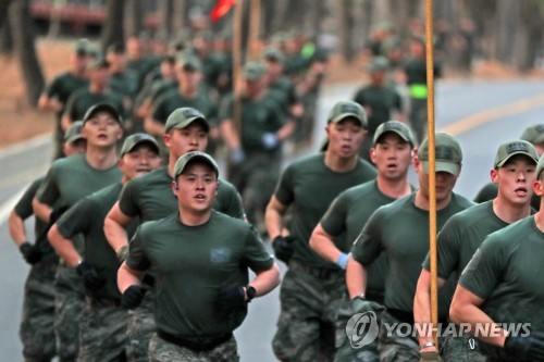 "추위 따위는 두렵지 않다"…한파 속 훈련받는 해병대원들