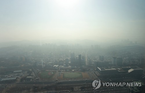 [날씨] 사흘째 뿌연 하늘…서울 낮 최고 6도