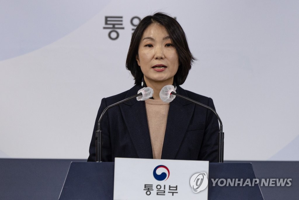 This file photo, taken Jan. 16, 2023, shows Lee Hyo-jung, deputy spokesperson at Seoul's unification ministry, speaking at a regular press briefing. (Yonhap)