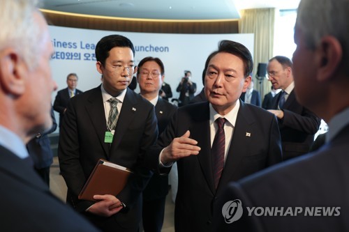 尹大統領「一にも二にも経済が重要」　訪問先のスイスでＳＮＳ投稿