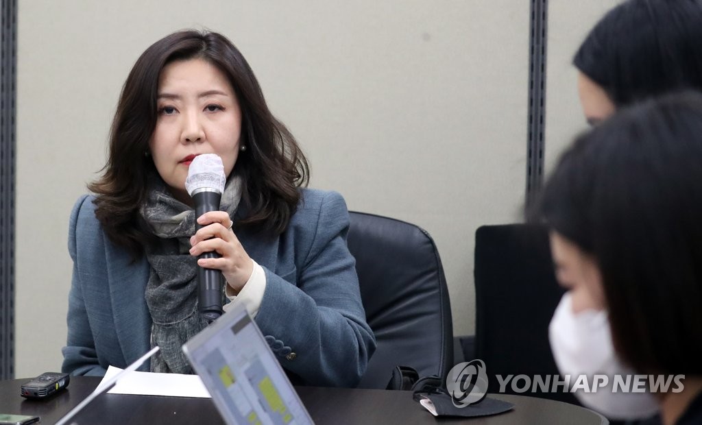 Seo Min-jung, director general for Asia and Pacific affairs at South Korea's foreign ministry, speaks to reporters in Seoul after holding consultations with her Japanese counterpart on the compensation of victims of Japan's wartime forced labor on Jan. 30, 2023. (Yonhap)