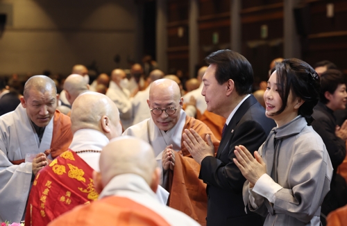 الرئيس يحضر الطقوس البوذية للعام الجديد