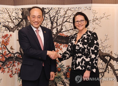 Finance chiefs of S. Korea, Luxemburg meet