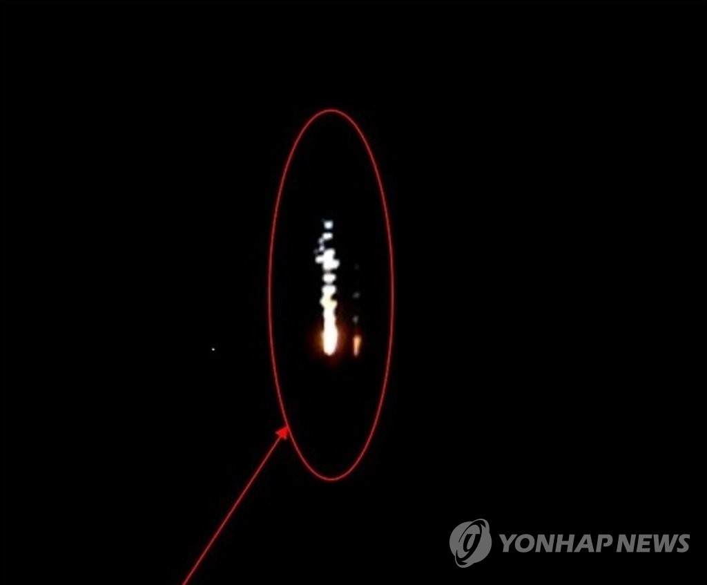 북한 탄도미사일 낙하 모습일까