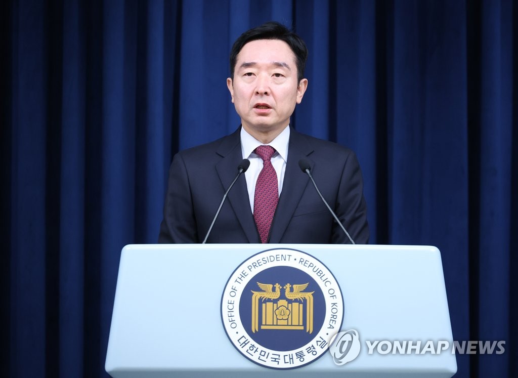 Presidential spokesperson Lee Do-woon gives a press briefing at the presidential office in Seoul on March 3, 2023. (Yonhap)