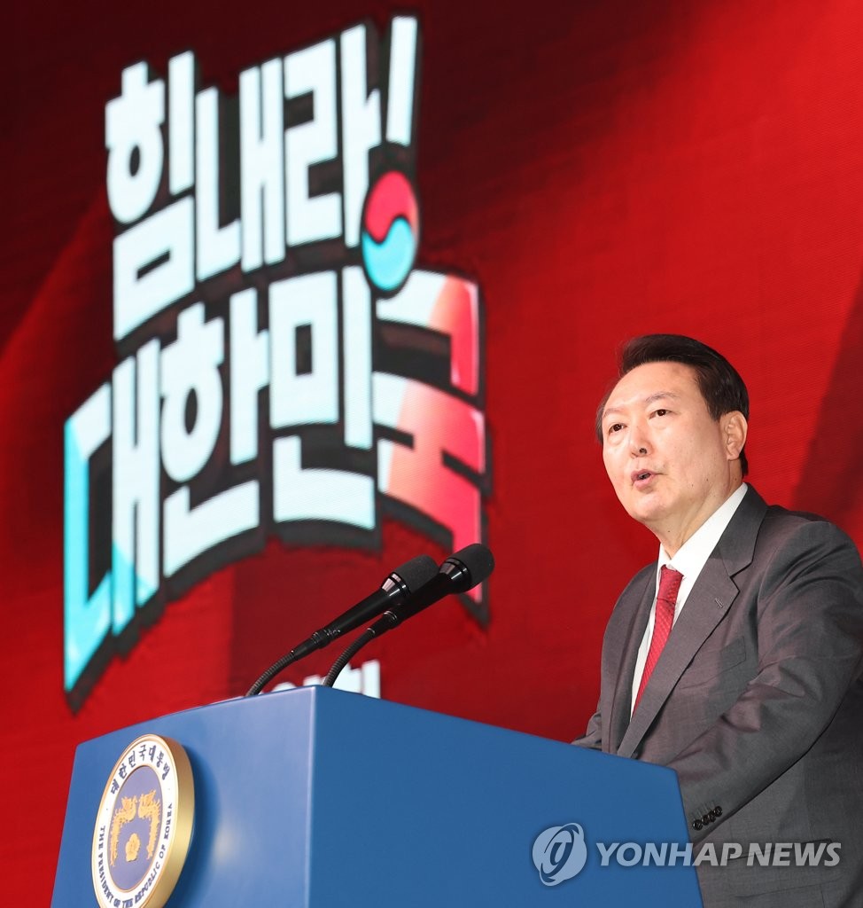 President Yoon Suk Yeol delivers a speech at a national convention of the ruling People Power Party held at the KINTEX exhibition center in Goyang, just northwest of Seoul, on March 8, 2023. (Yonhap)
