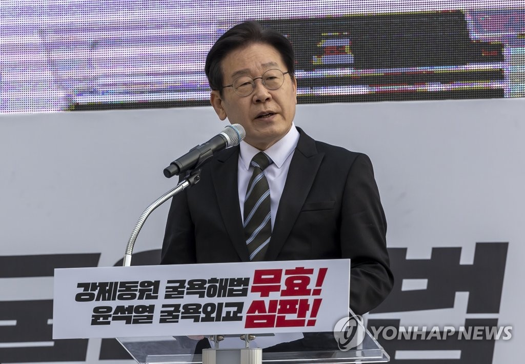 (LEAD) Opposition leader claims forced labor compensation plan may lead to military consequences